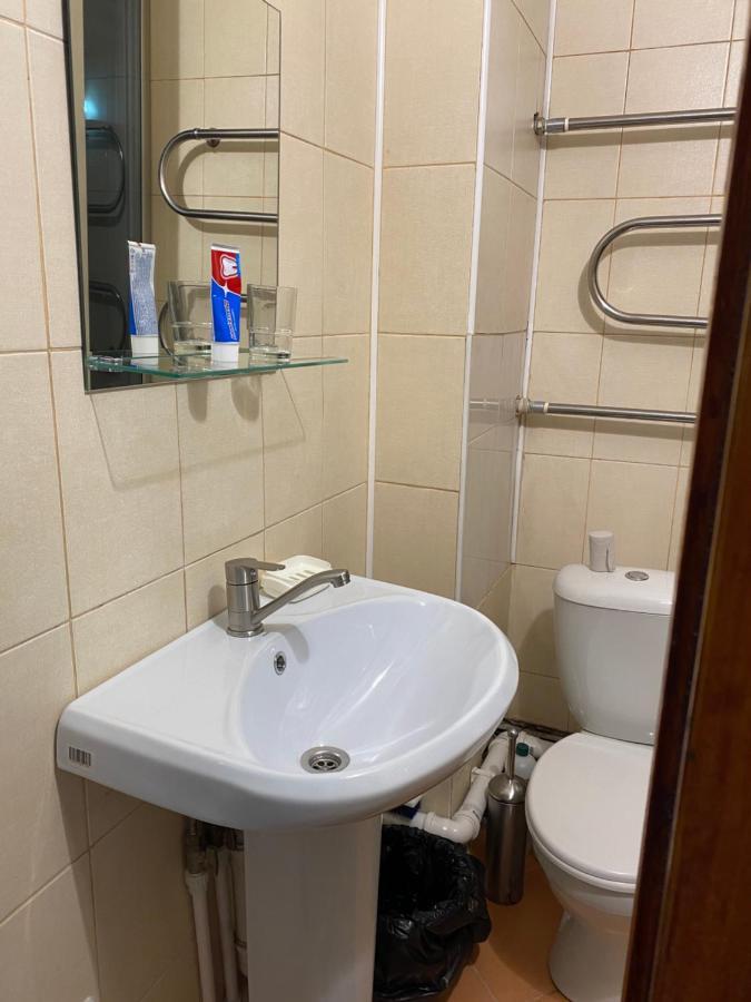 Flat Lägenhet Alma-Ata Exteriör bild